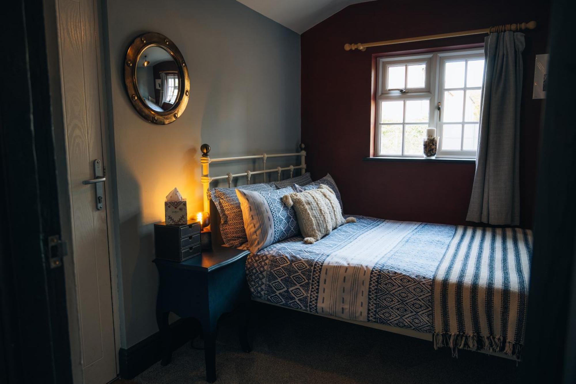 The Bolt Hole - Stratford Upon Avon - Central - Free Offstreet Parking - 2 Bed Luxury Apartment エクステリア 写真